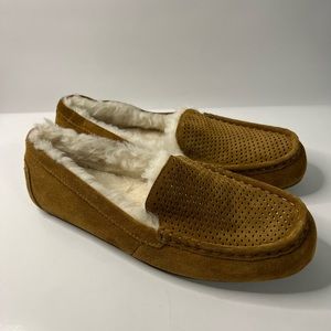 NWOT Koolaburra UGG Lezly Perf Faux Fur Lining slippers